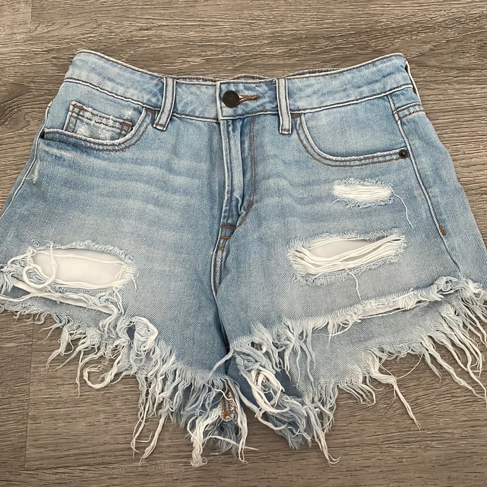 Hidden ripped light wash jean shorts